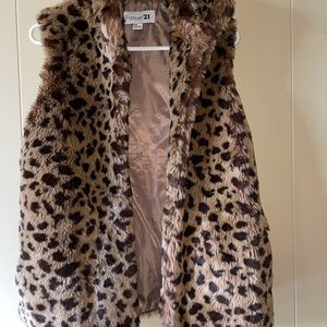 Forever 21 size M fur vest cheetah print